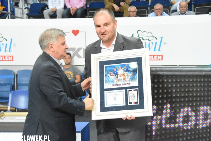 Wręczenie podziękowań sponsorom