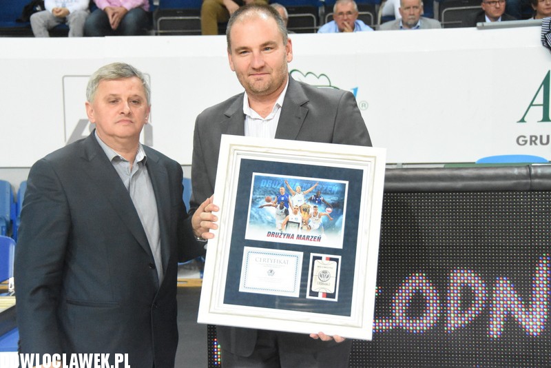 Wręczenie podziękowań sponsorom