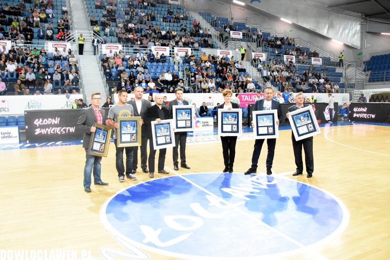 Wręczenie podziękowań sponsorom