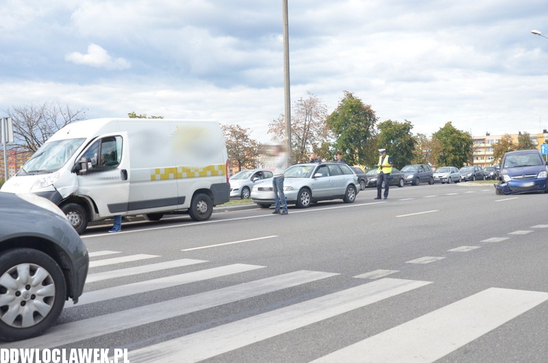 Trzy auta zderzyły się na Kruszyńskiej