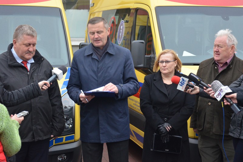 4 nowe, żółte karetki już pracują