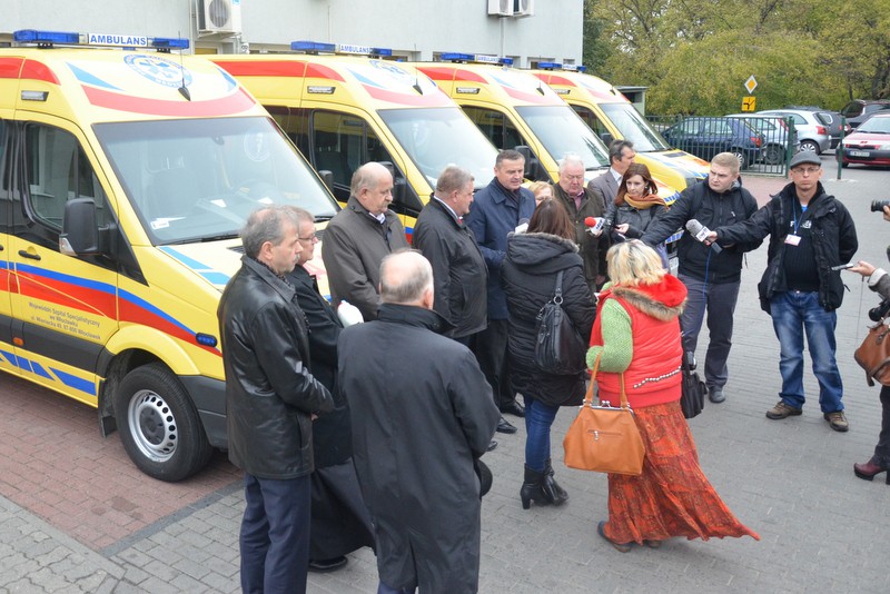 4 nowe, żółte karetki już pracują