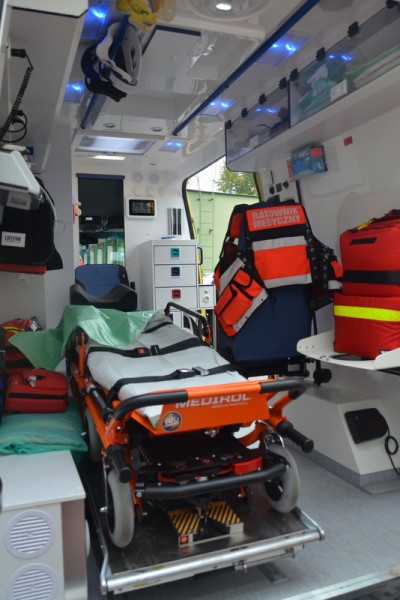 4 nowe, żółte karetki już pracują