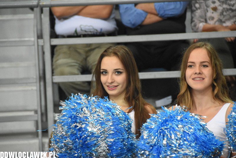 Cheerleaderki na meczu z Turowem