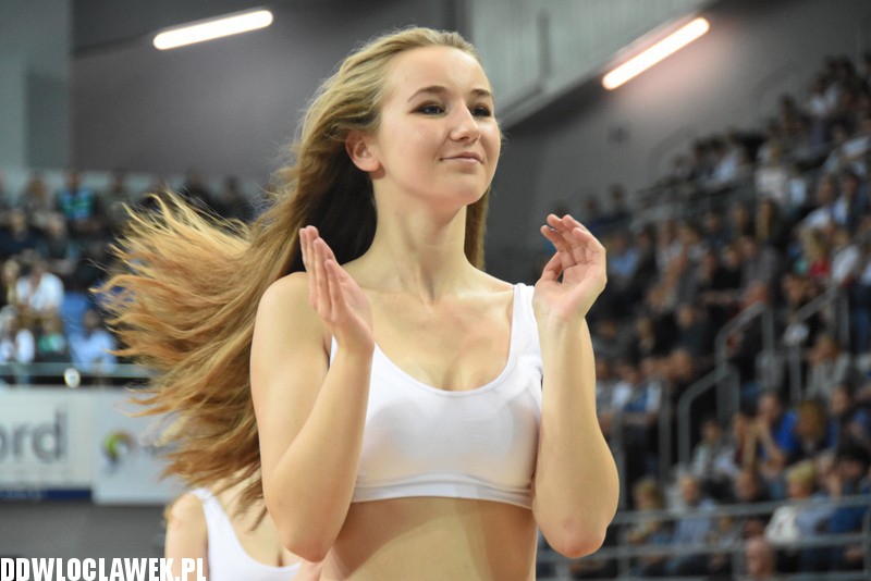 Cheerleaderki na meczu z Turowem