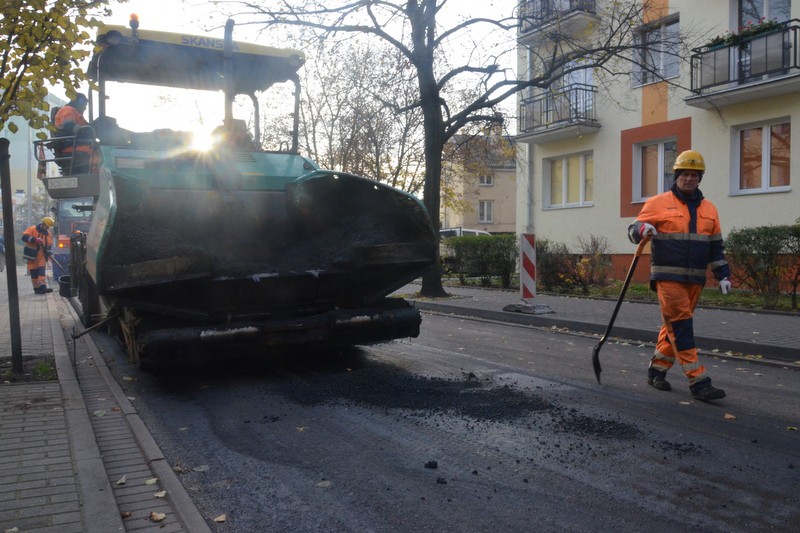 Na Chmielnej leją asfalt