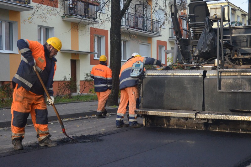 Na Chmielnej leją asfalt