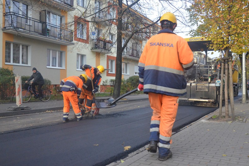 Na Chmielnej leją asfalt