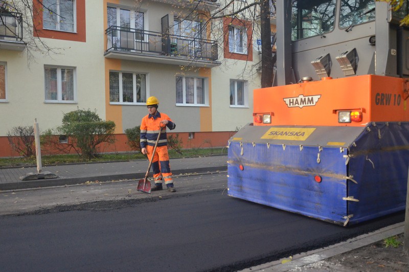 Na Chmielnej leją asfalt