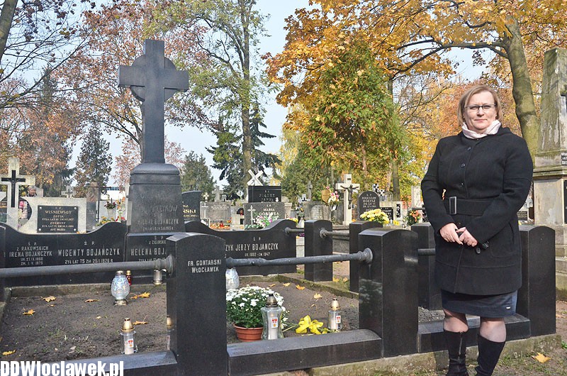 Kwiaty i znicze na cmentarzu od władz miasta