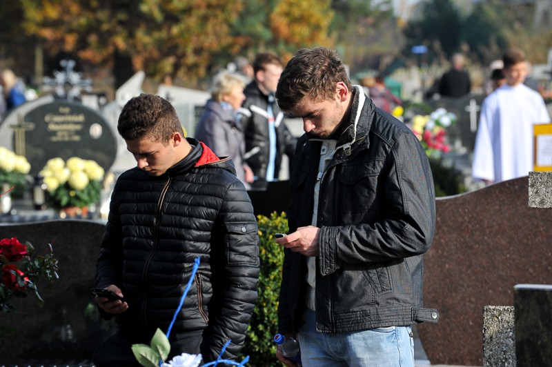 Wszystkich Świętych na cmentarzu
