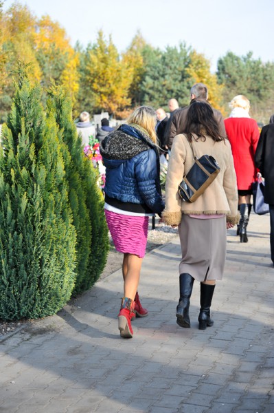 Wszystkich Świętych na cmentarzu