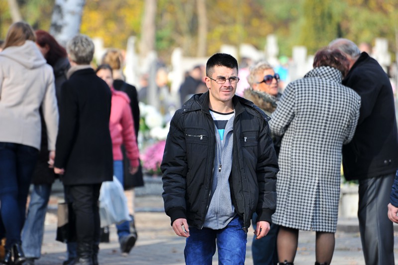 Wszystkich Świętych na cmentarzu