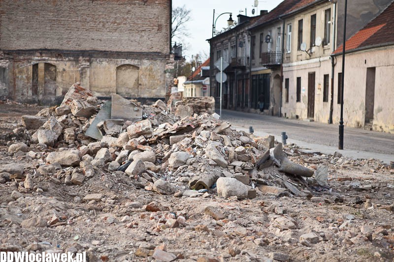 Porządkowanie terenu po kamienicach