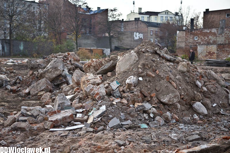Porządkowanie terenu po kamienicach