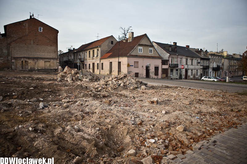 Porządkowanie terenu po kamienicach