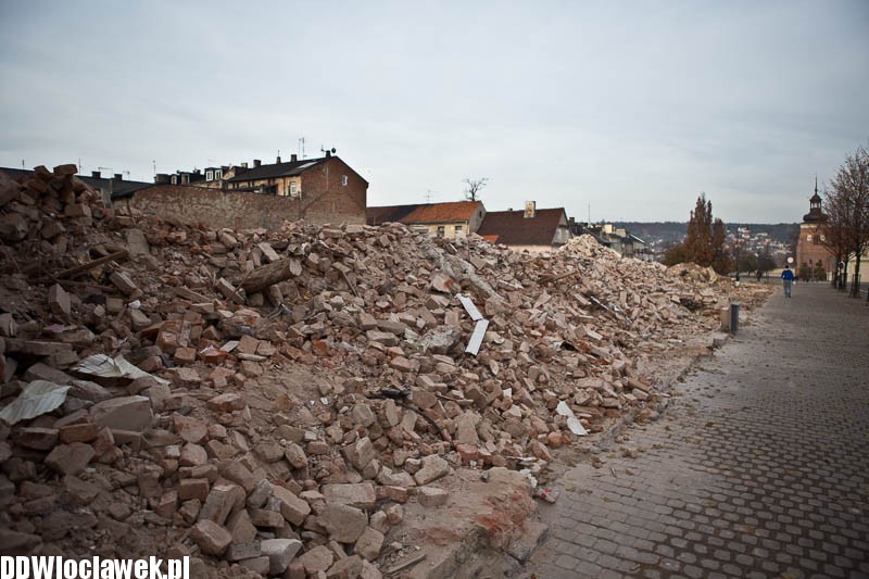 Porządkowanie terenu po kamienicach