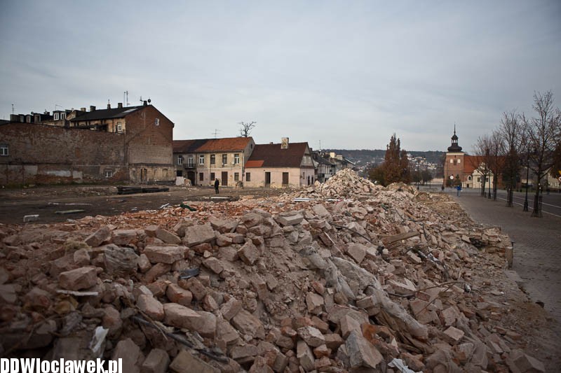 Porządkowanie terenu po kamienicach