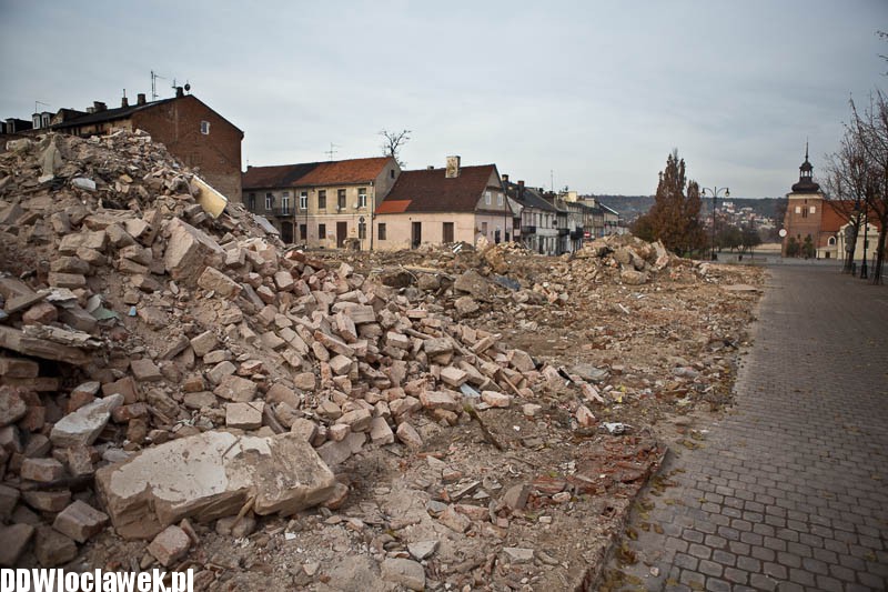 Porządkowanie terenu po kamienicach