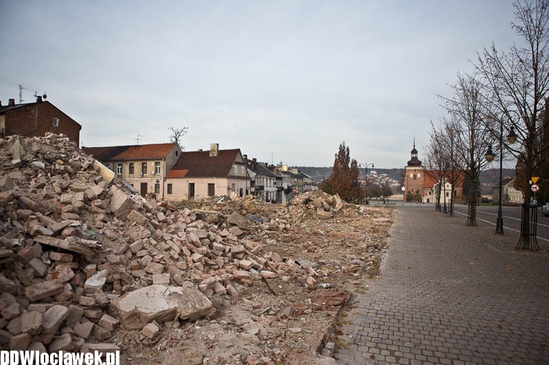 Porządkowanie terenu po kamienicach