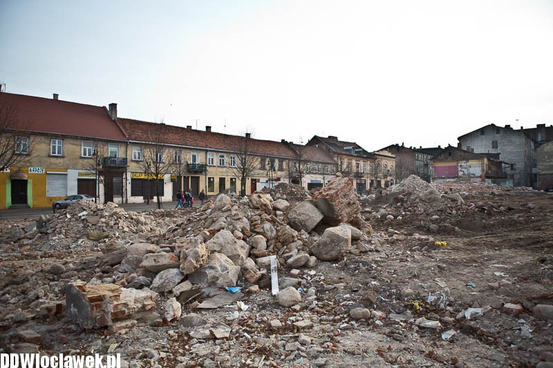Porządkowanie terenu po kamienicach