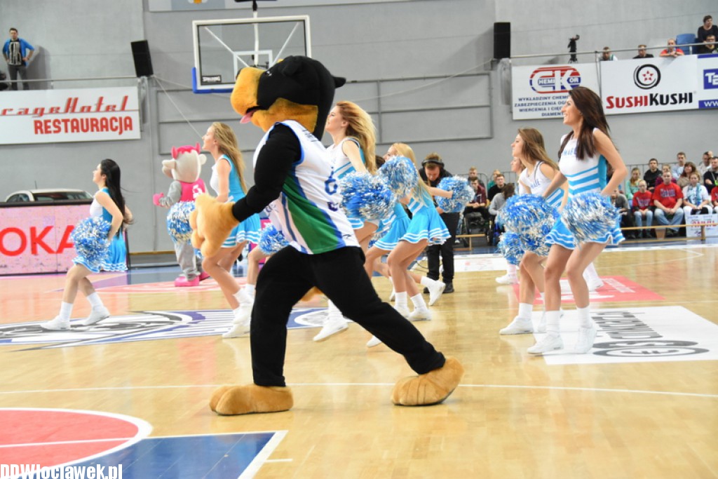Anwil Dance Team na meczu Anwil - Asseco