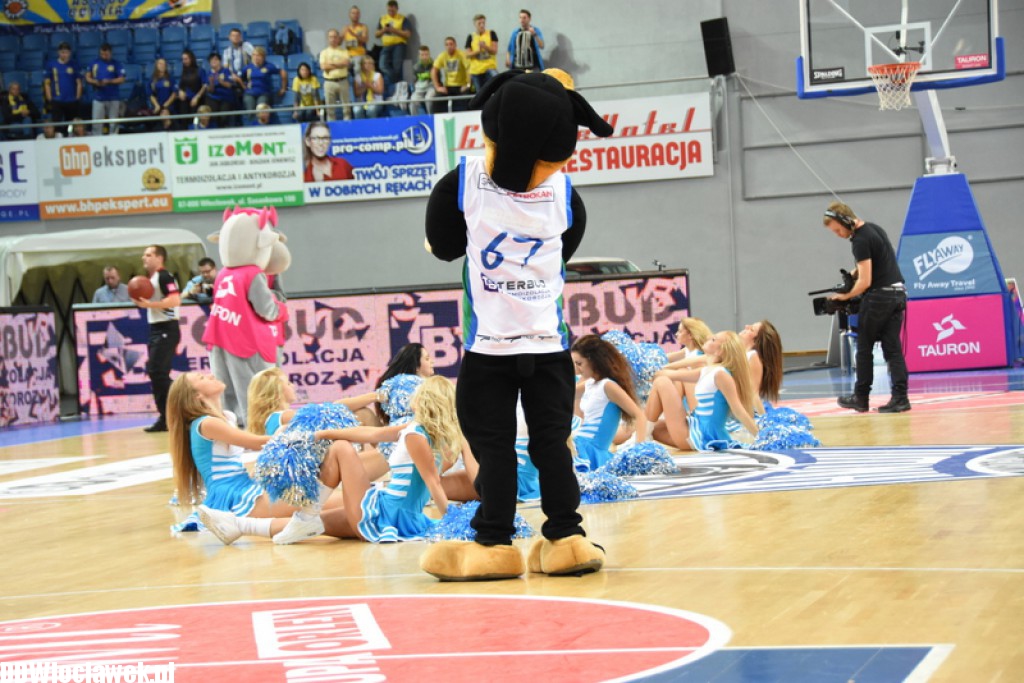 Anwil Dance Team na meczu Anwil - Asseco