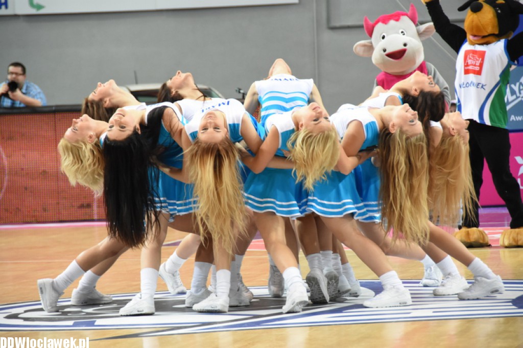 Anwil Dance Team na meczu Anwil - Asseco