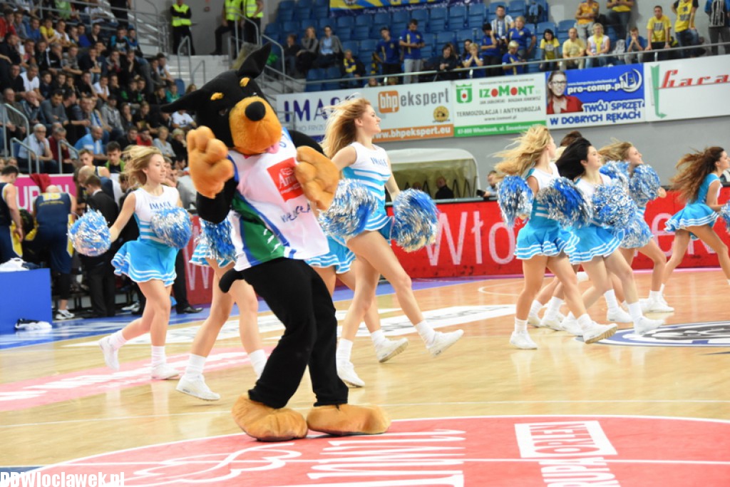 Anwil Dance Team na meczu Anwil - Asseco