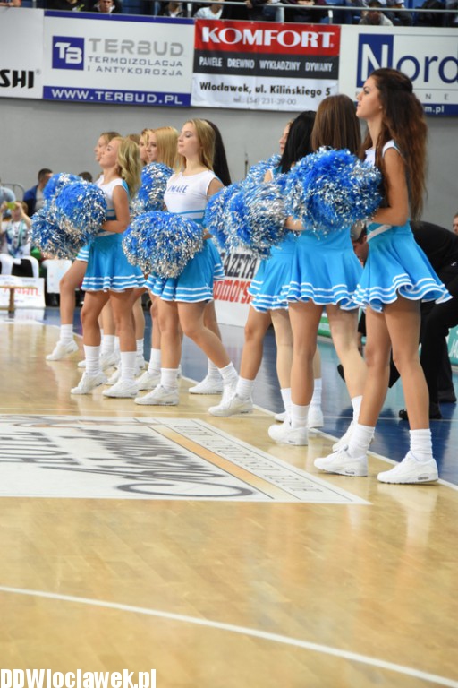 Anwil Dance Team na meczu Anwil - Asseco
