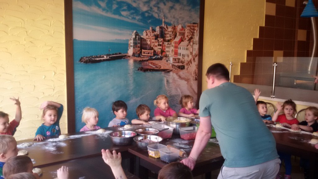 Zajęcia dla dzieci w pizzerii Neapol
