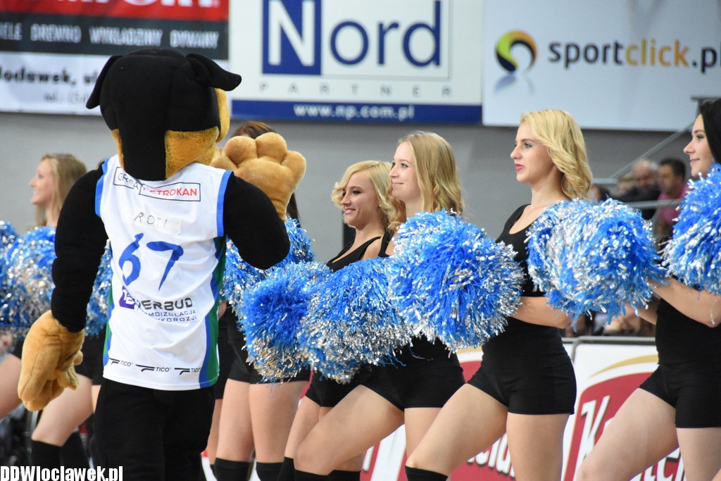Cheerleaderki na meczu ze Śląskiem