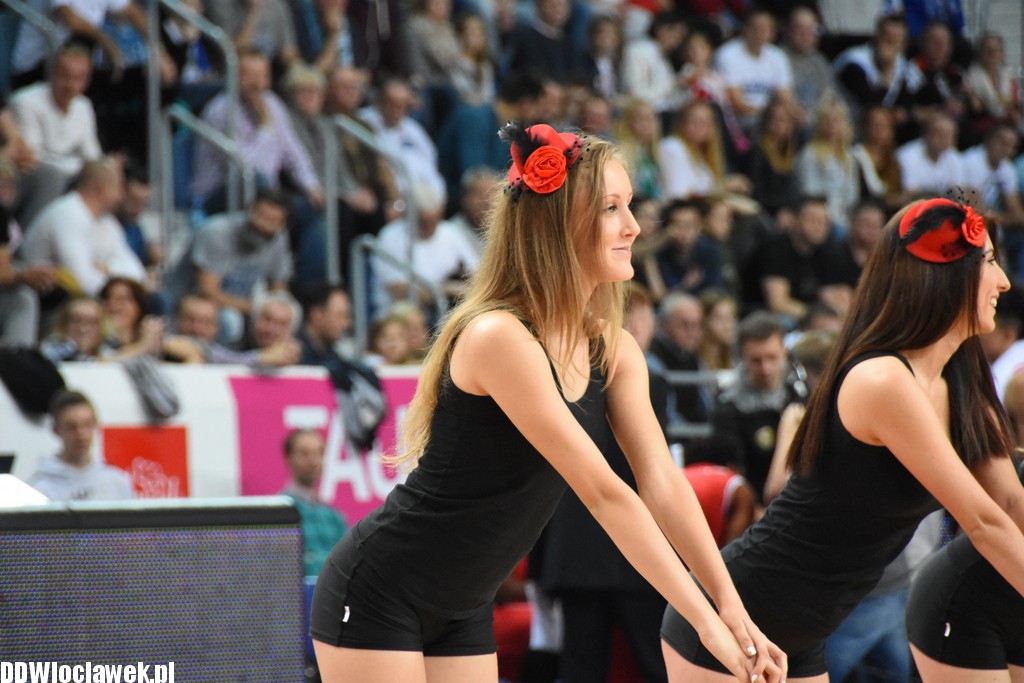 Cheerleaderki na meczu ze Śląskiem