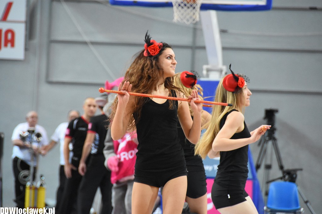 Cheerleaderki na meczu ze Śląskiem