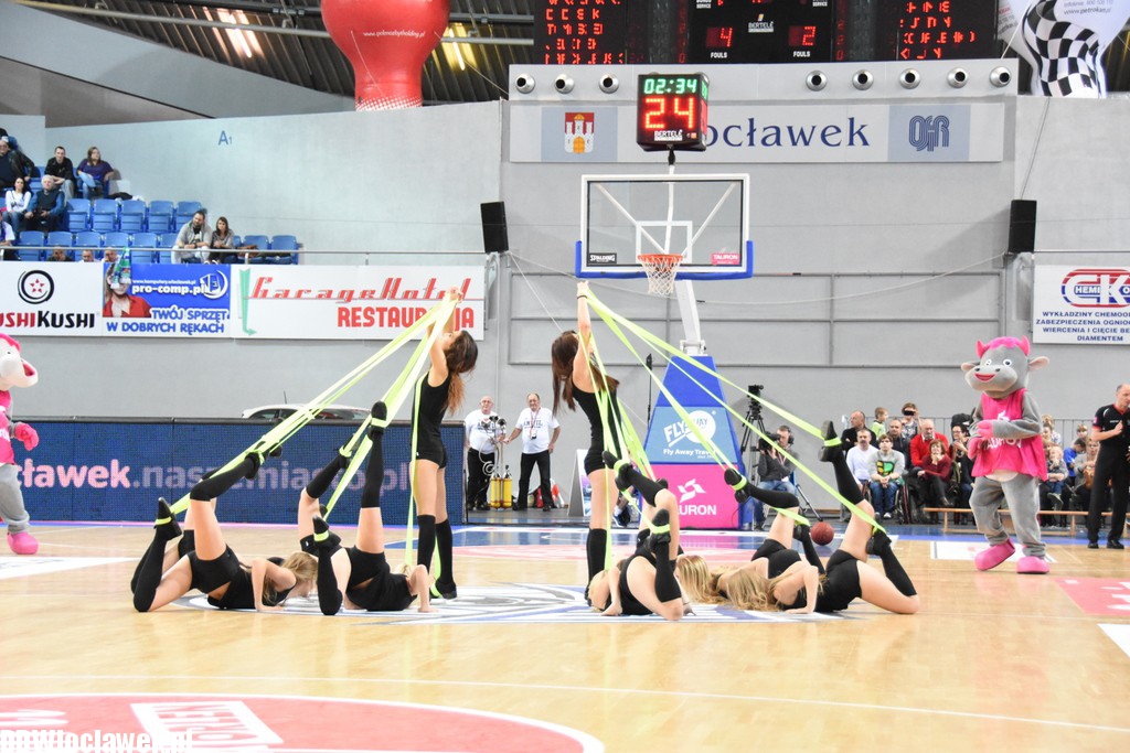 Cheerleaderki na meczu ze Śląskiem