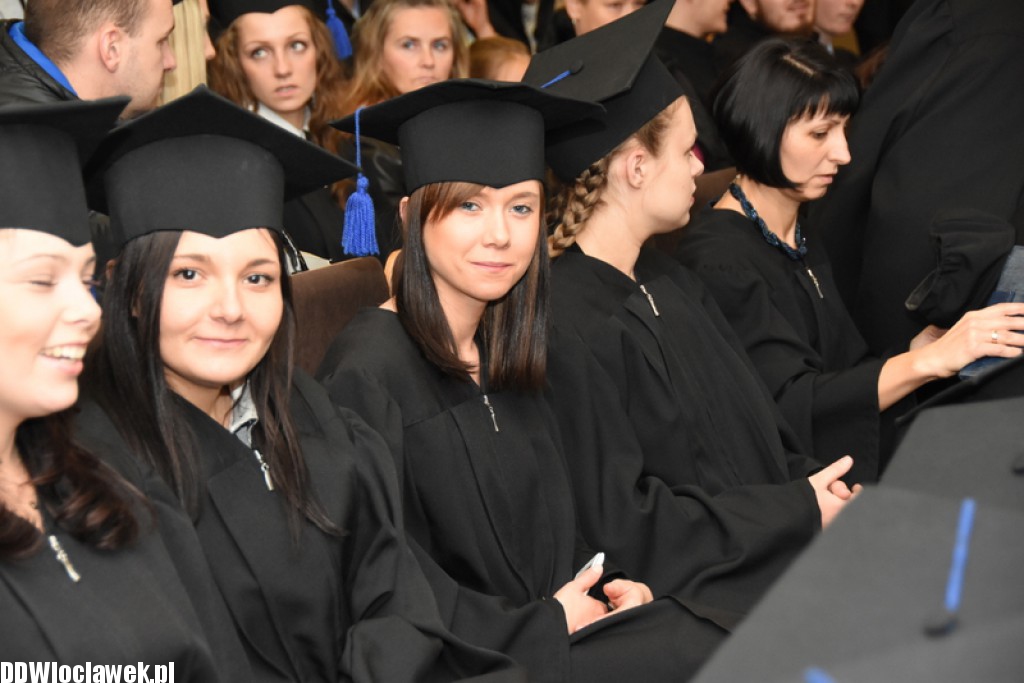 Wręczenie dyplomów studentom