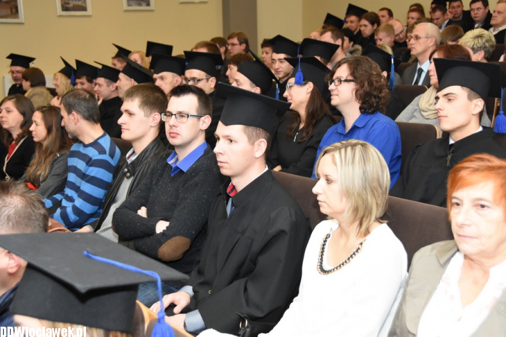 Wręczenie dyplomów studentom