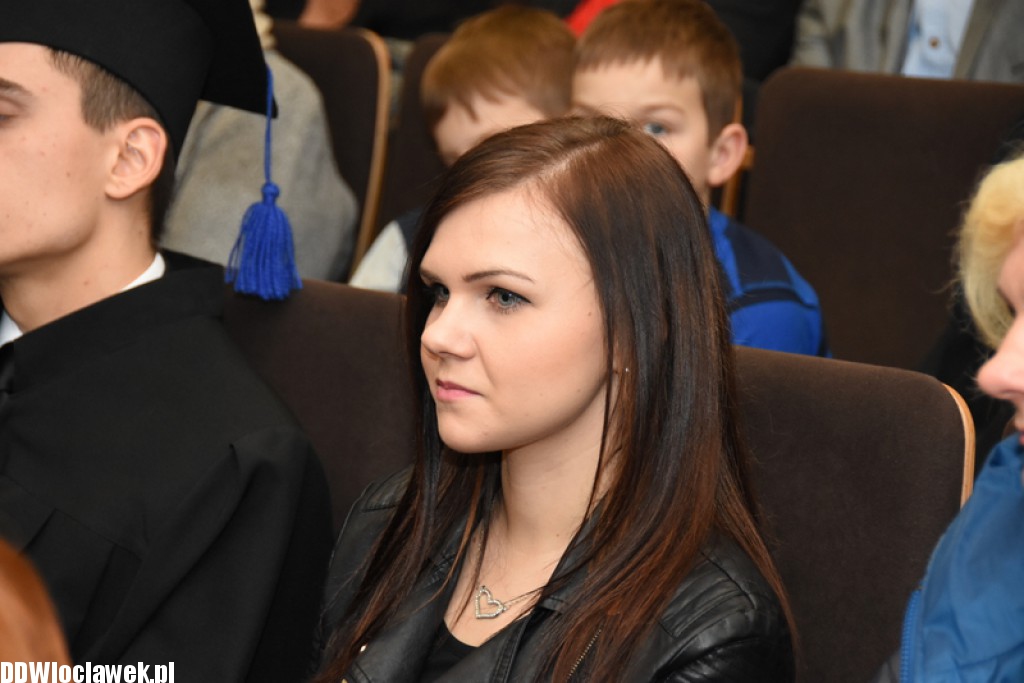 Wręczenie dyplomów studentom