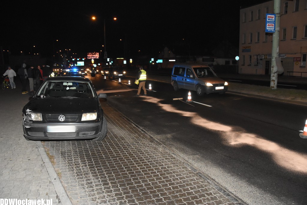 Kolizja przed wiaduktem na ulicy Wroniej