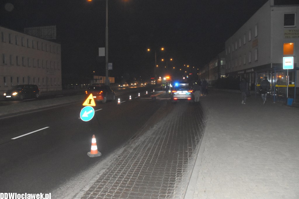 Kolizja przed wiaduktem na ulicy Wroniej