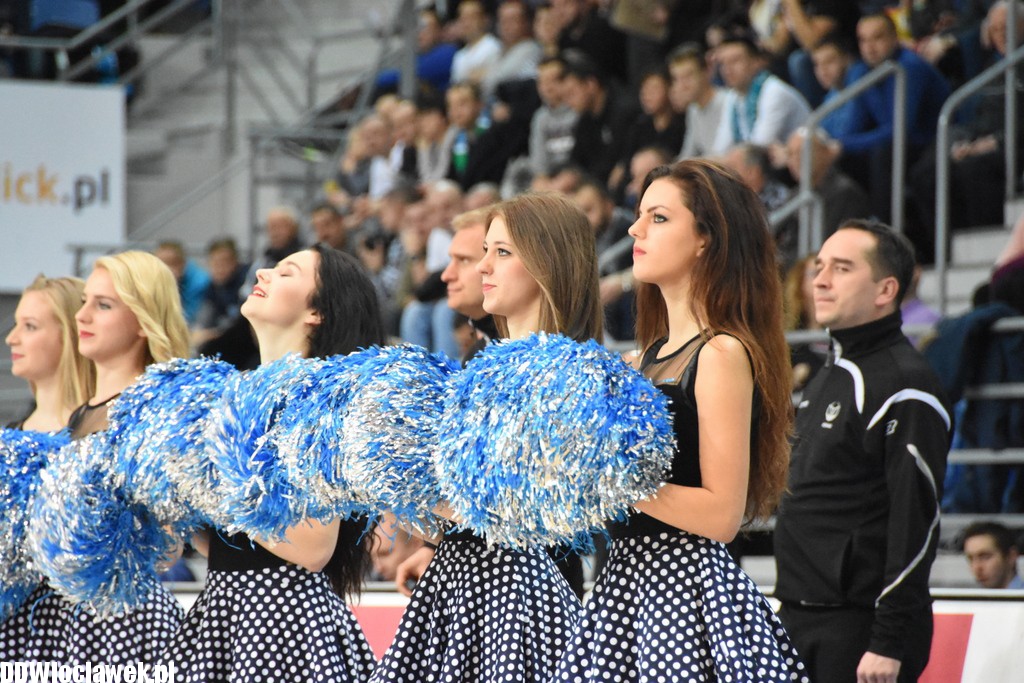 Cheerleaderki na meczu z Polpharmą