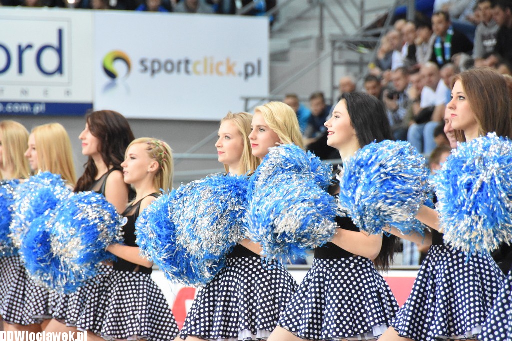 Cheerleaderki na meczu z Polpharmą