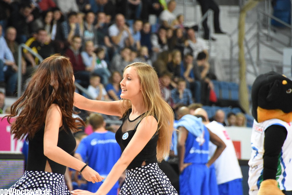 Cheerleaderki na meczu z Polpharmą
