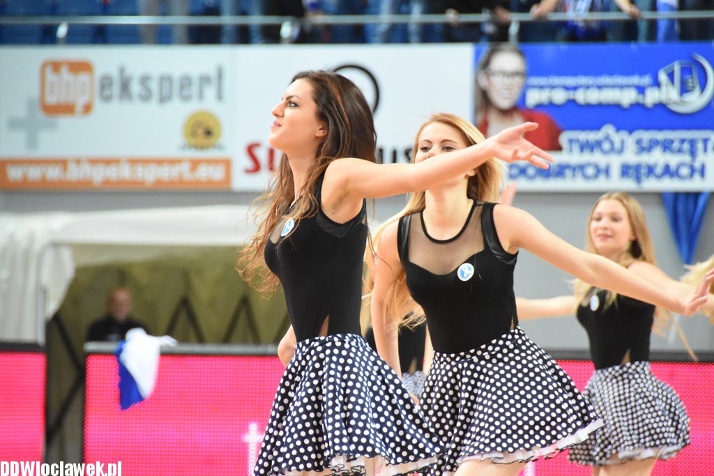 Cheerleaderki na meczu z Polpharmą