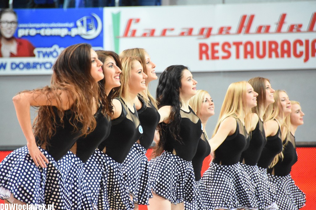 Cheerleaderki na meczu z Polpharmą