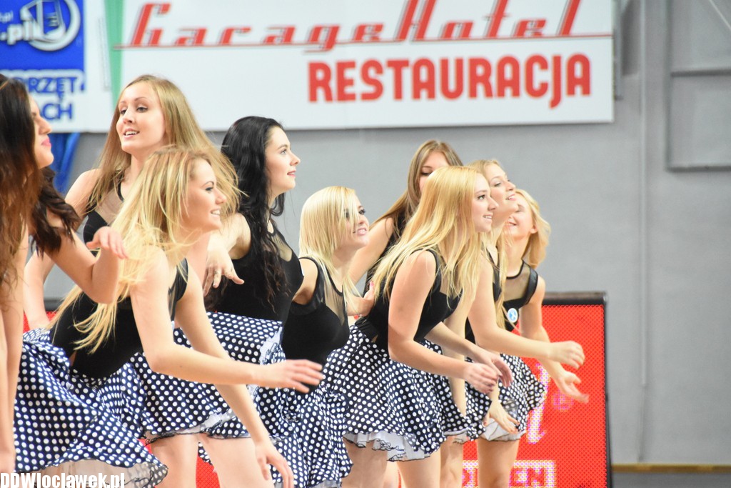 Cheerleaderki na meczu z Polpharmą
