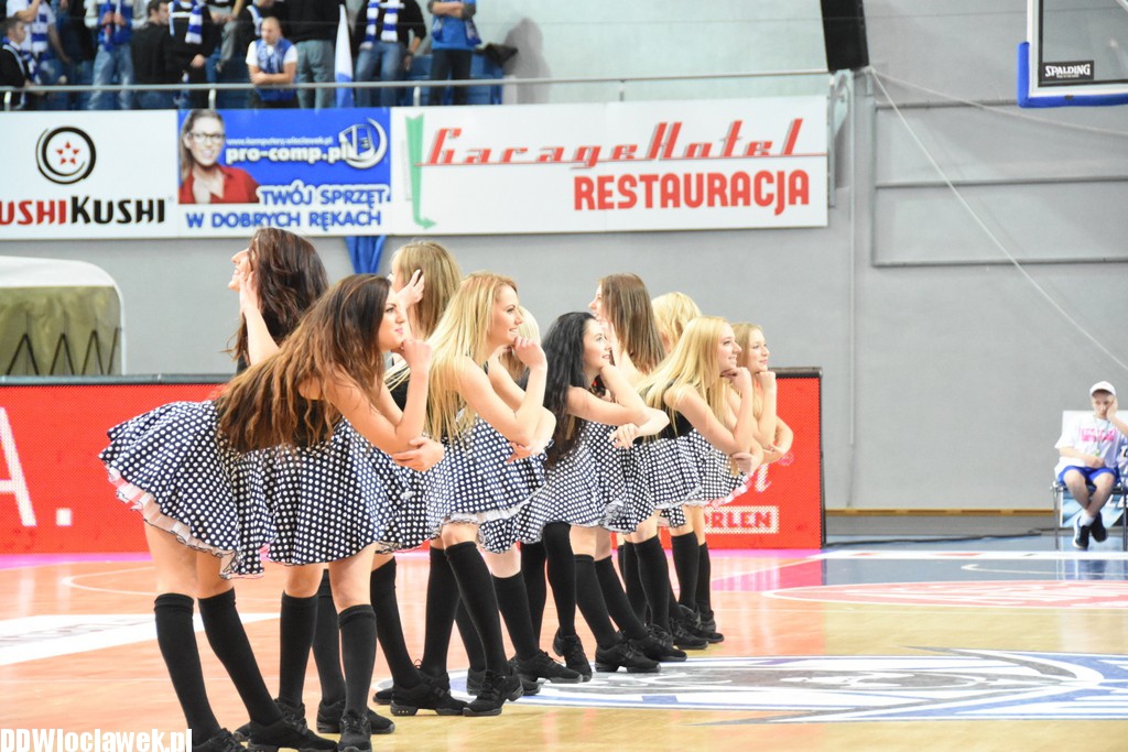 Cheerleaderki na meczu z Polpharmą