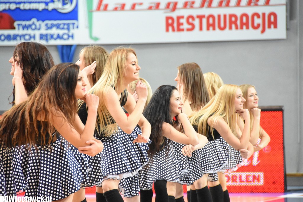 Cheerleaderki na meczu z Polpharmą