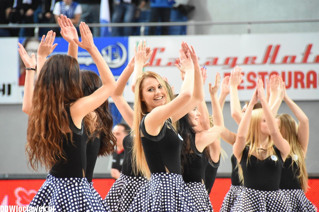 Cheerleaderki na meczu z Polpharmą