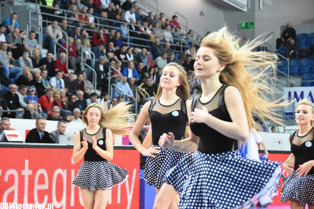 Cheerleaderki na meczu z Polpharmą